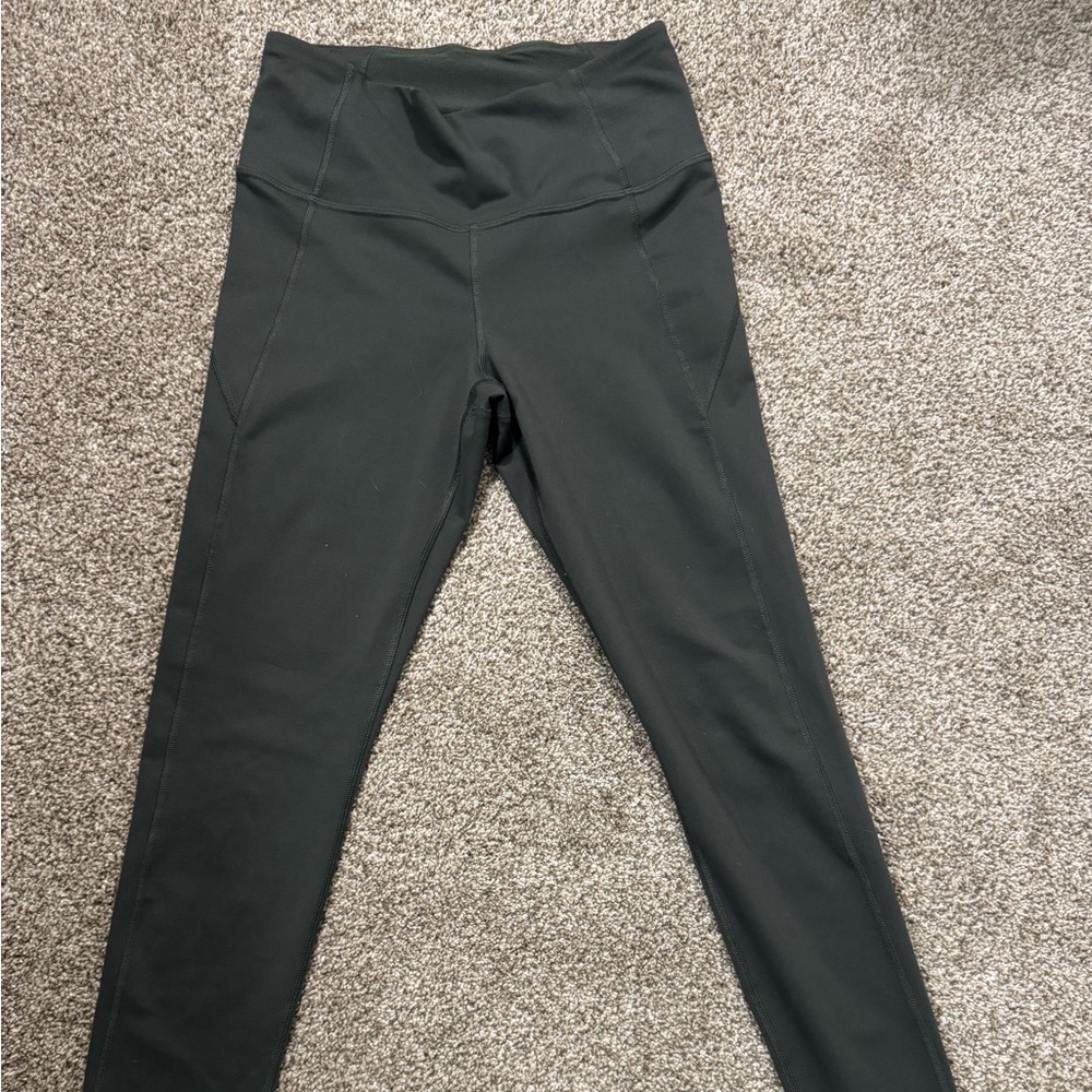 EUC Under Armour Women's Army Green Leggings